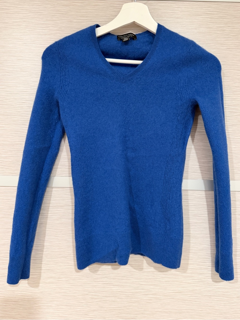 SAKS FIFTH AVENUE Women's Royal Blue V-Neck 100% Cashmere Sweater